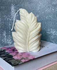 Minimalist Feather Sculpture Candle – Hand-Poured Soy Wax | 10 Scents